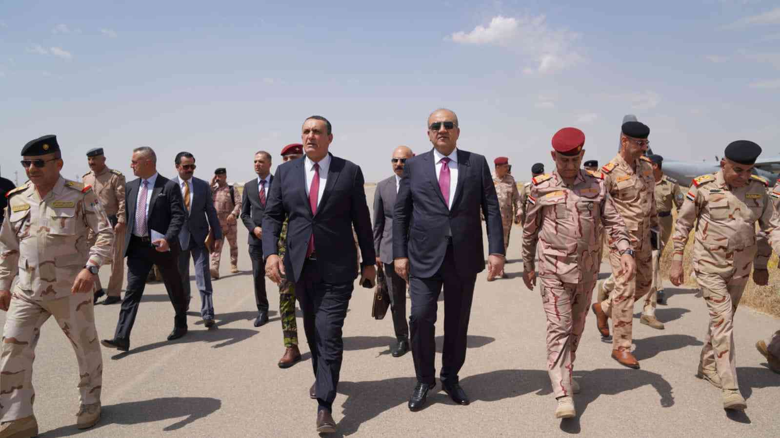 معالي وزير الدفاع السيد ثابت العباسي يصل كركوك .