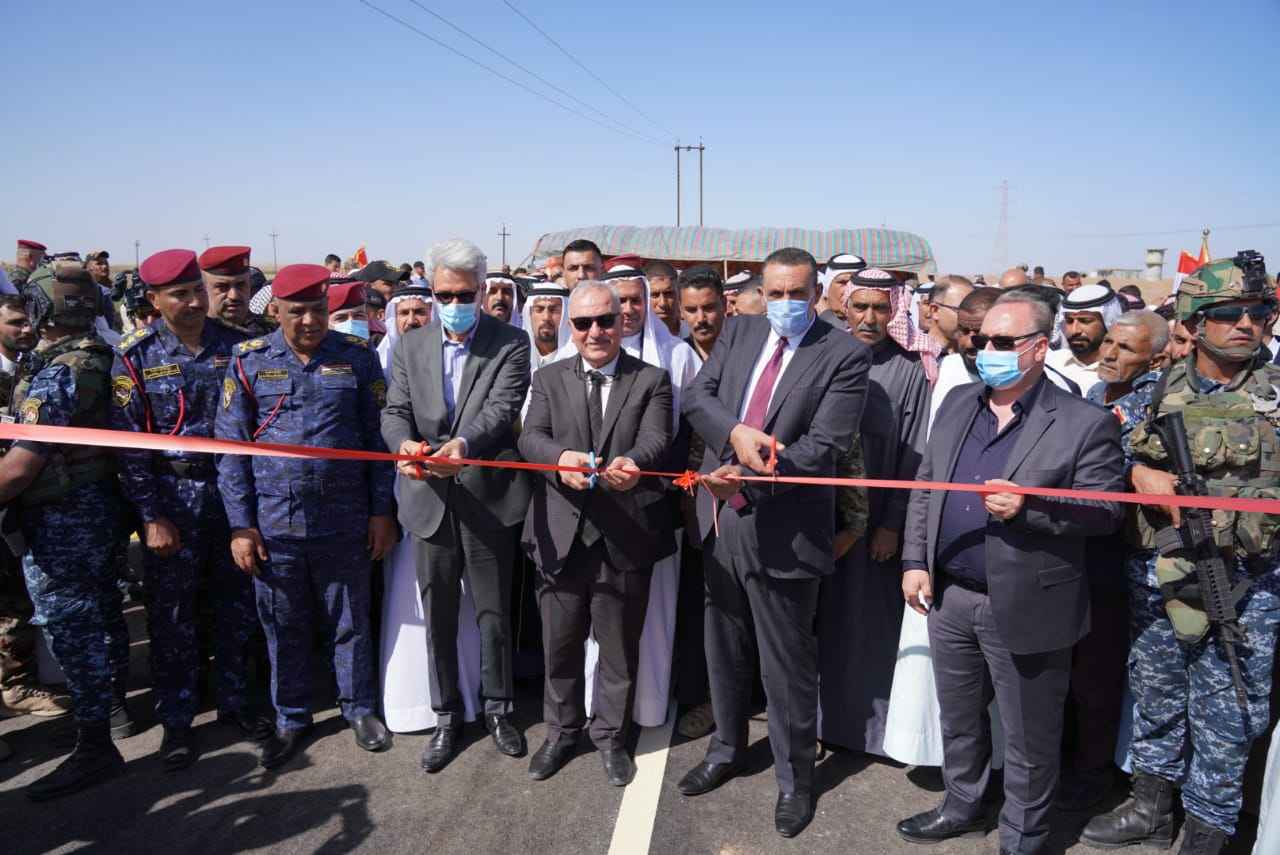 الجبوري وممثل صندوق اعادة الاعمار  يفتتحان جسر زغيتون الرابط بين طريق كركوك / تكريت .