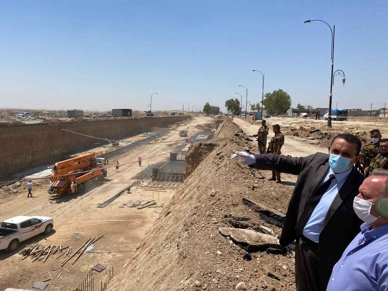 الجبوري  يطلع على مراحل الاعمال المنفذة لمشروع مجسر  ونفق الجامعة 