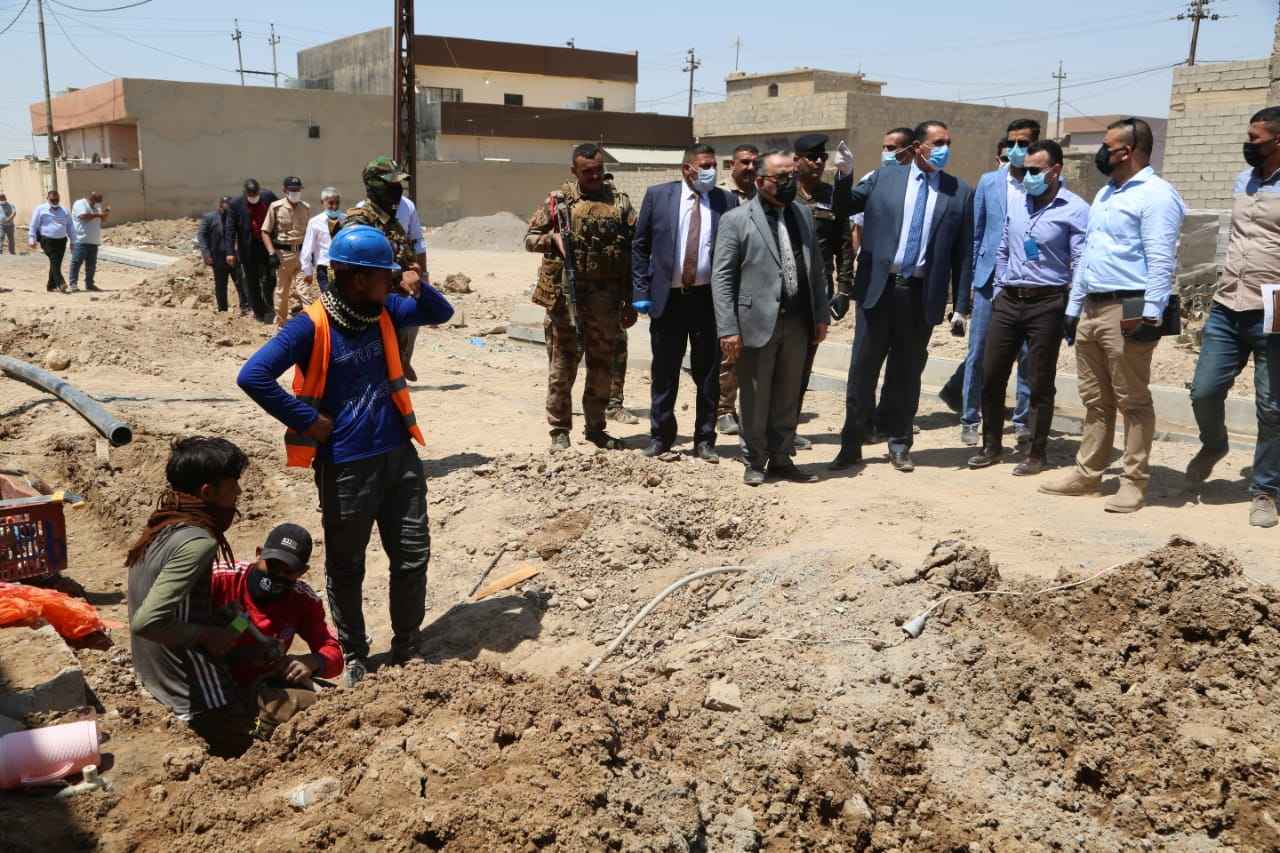 الجبوري  وفريقه الخدمي  يطلعون على مشاريع  المجاري والماء في احياء قضاء الحويجة  