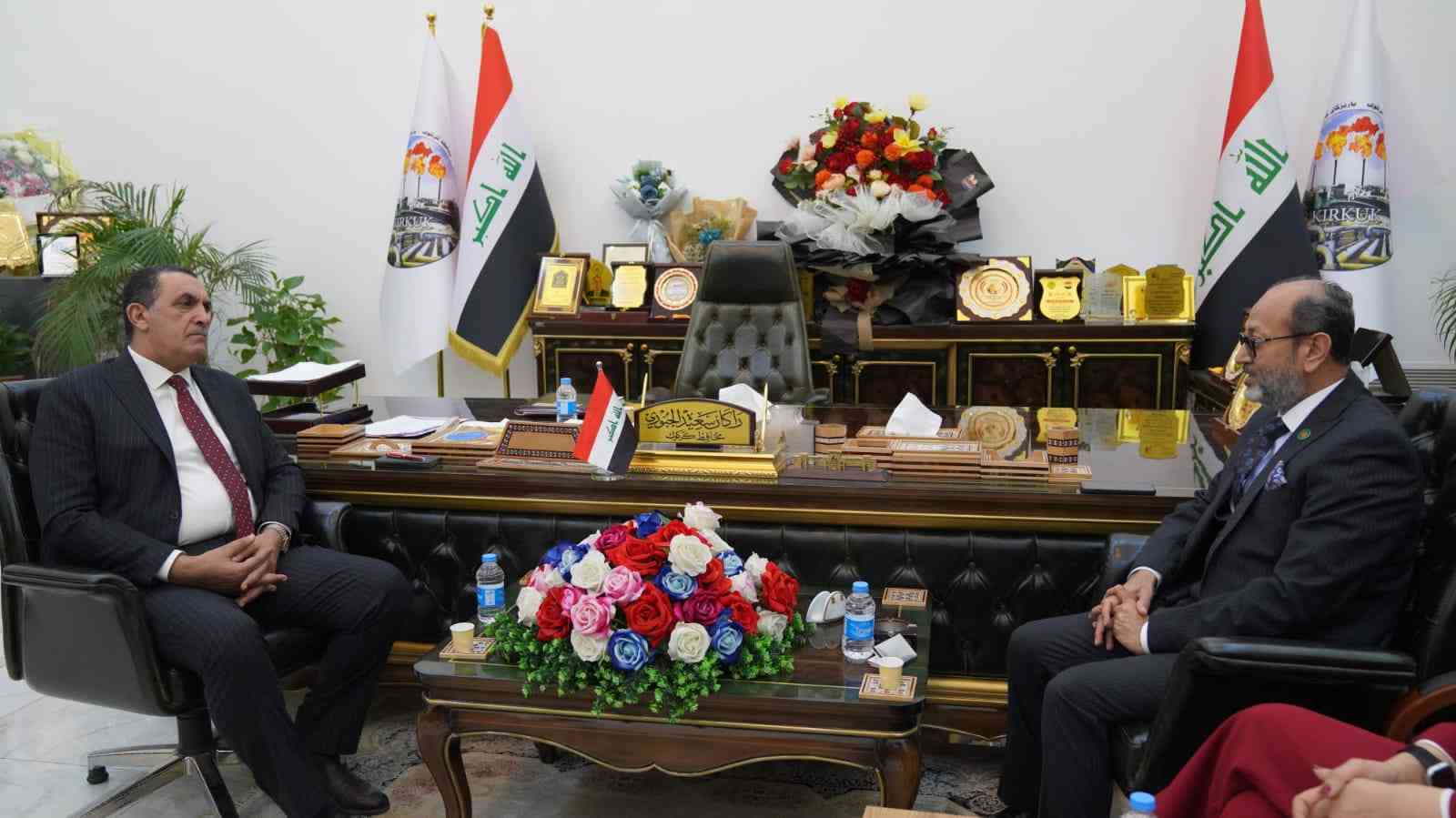 سعادة سفير بنغلادش في العراق يزور مبنى محافظة كركوك .