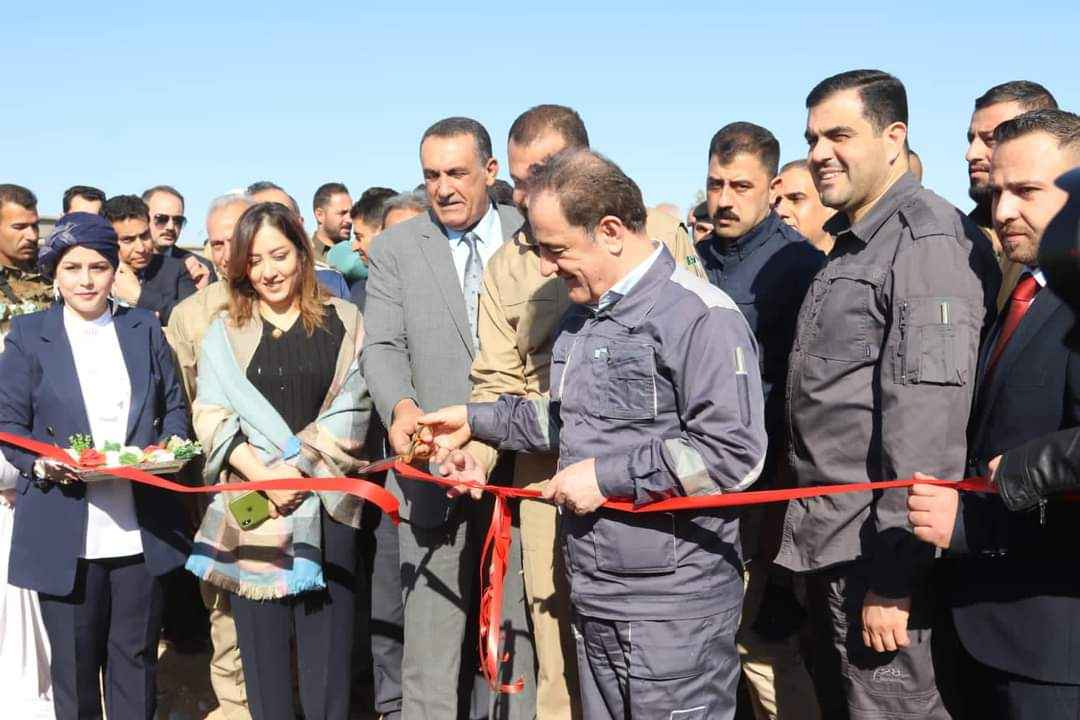 معالي وزير الكهرباء والسيد محافظ كركوك يفتتحان المحطة المتنقلة في بنجا علي   .