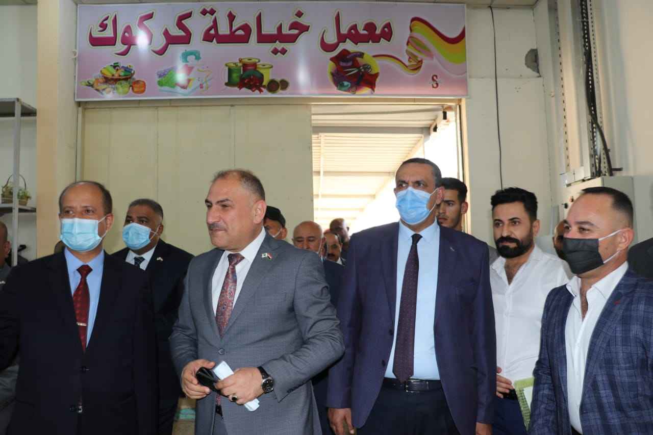    وزير الصناعة  يشيد بجهود العاملين في معمل خياطة كركوك 