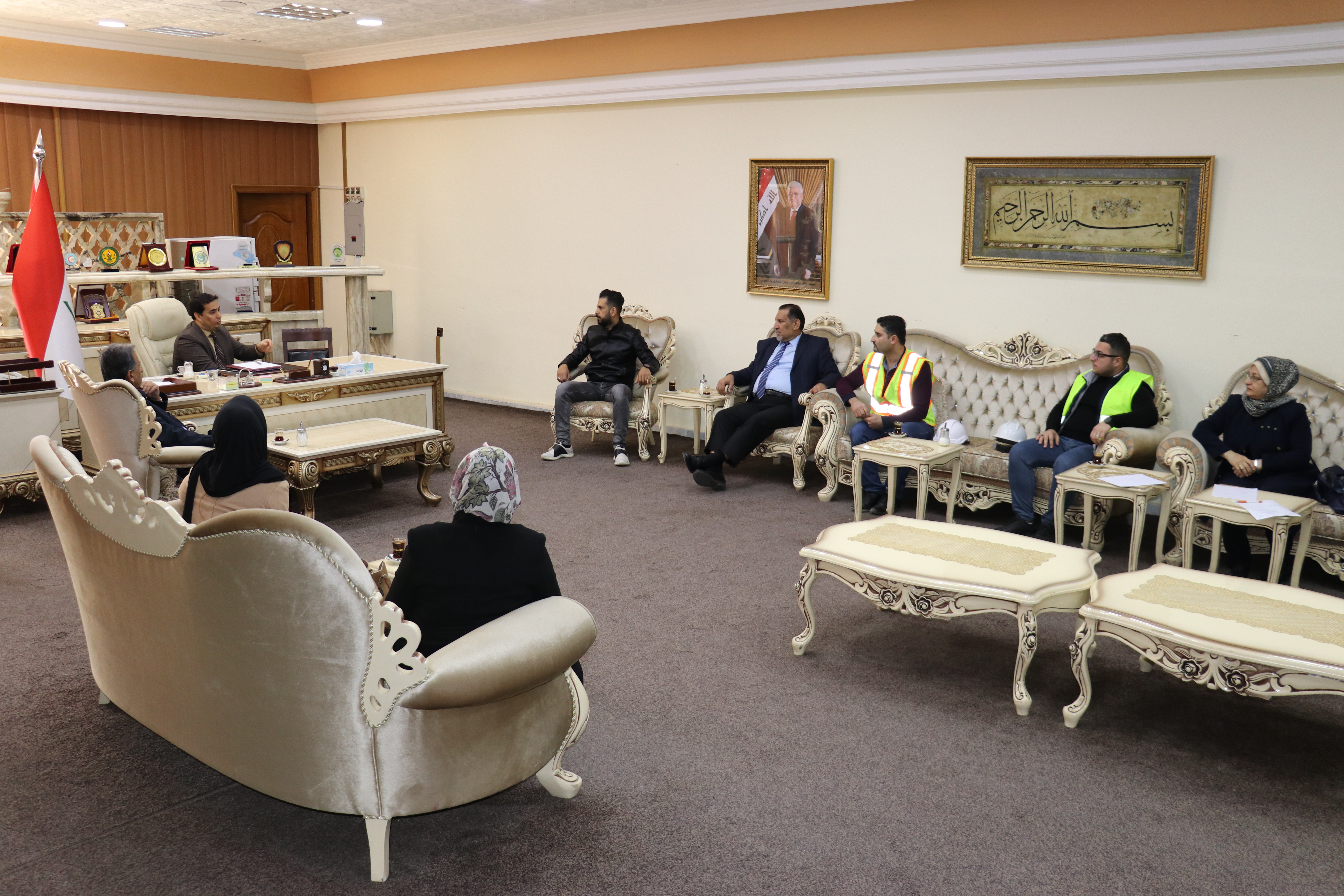  معاون محافظ كركوك للشؤون الفنية يستقبل  خريجي كليات الهندسة المطالبين بالحصول على التعينات في دوائر كركوك  .