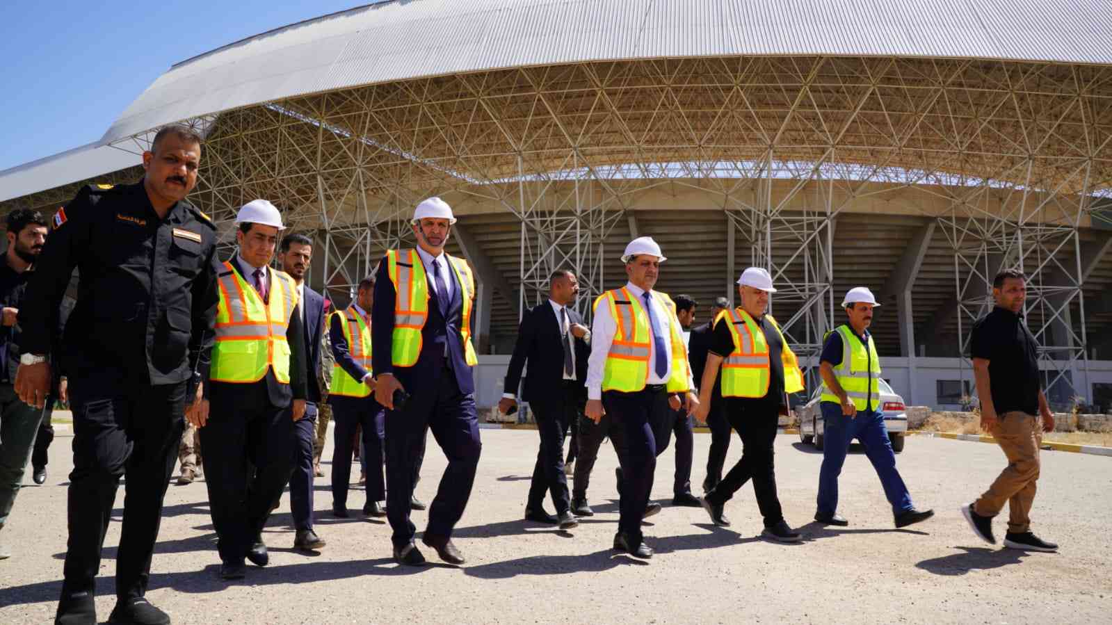 في حرارة الصيف .. وبزيارة ميدانية ..  معالي وزير الشباب والرياضة السيد احمد المبرقع والسيد محافظ كركوك راكان سعيد الجبوري في زيارة ميدانية الى موقع الملعب الأولمبي في مدينة كركوك  .