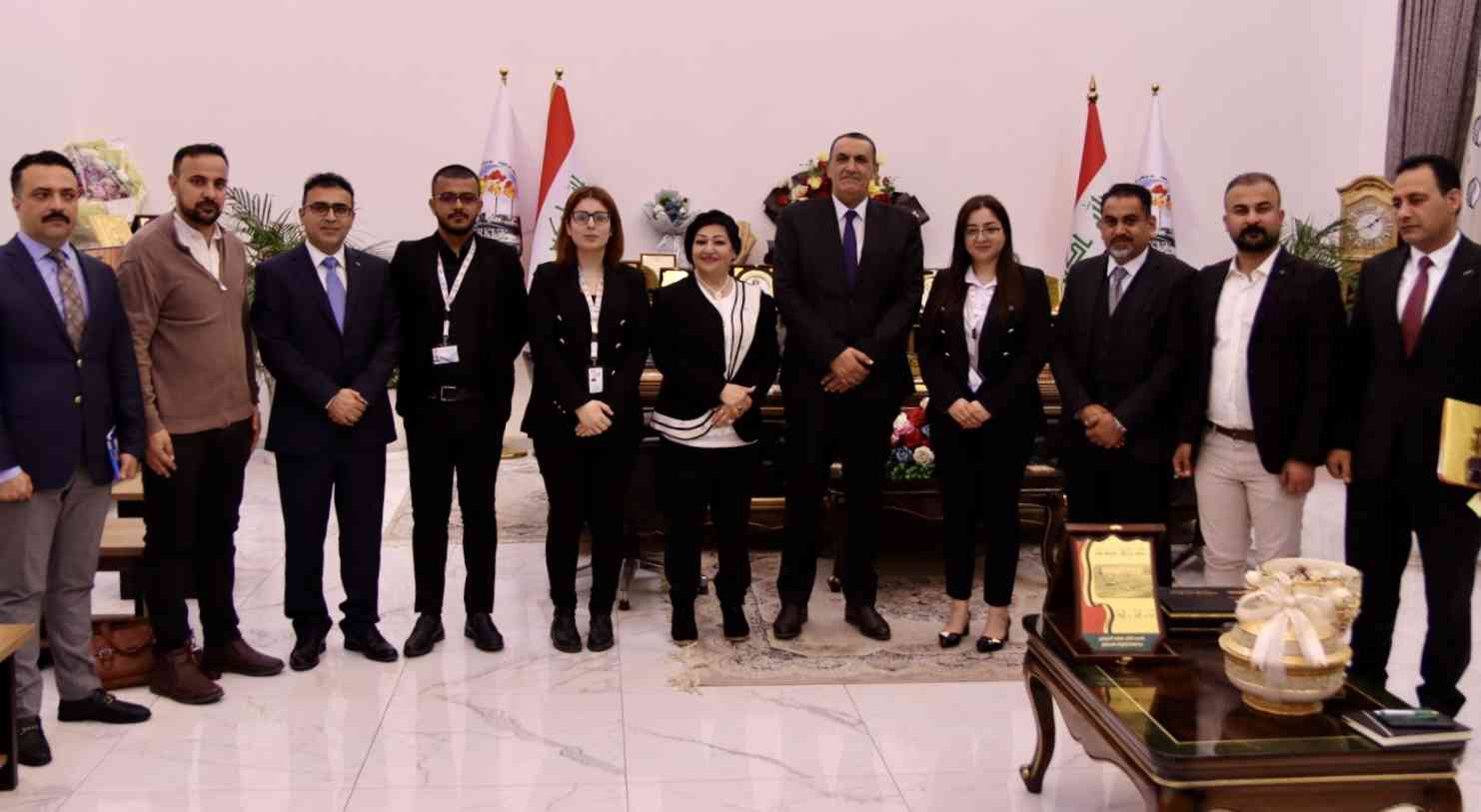 السيد محافظ كركوك ..  ندعم المرأة . .ونفتخر بان محافظتنا تتقدم في دعمها واسنادها في تأدية مهامها الوطنية .