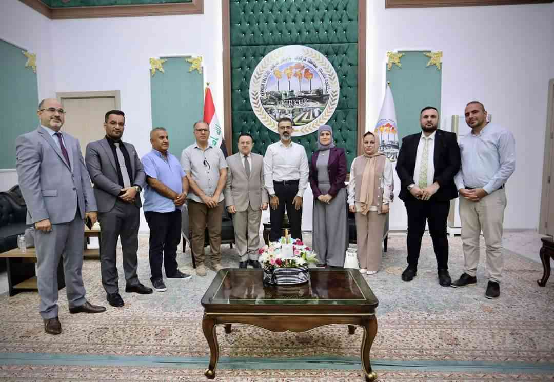 محافظ كركوك ريبوار طه مصطفى   يلتقي عدد من الاكادميين الكرام في كركوك ،