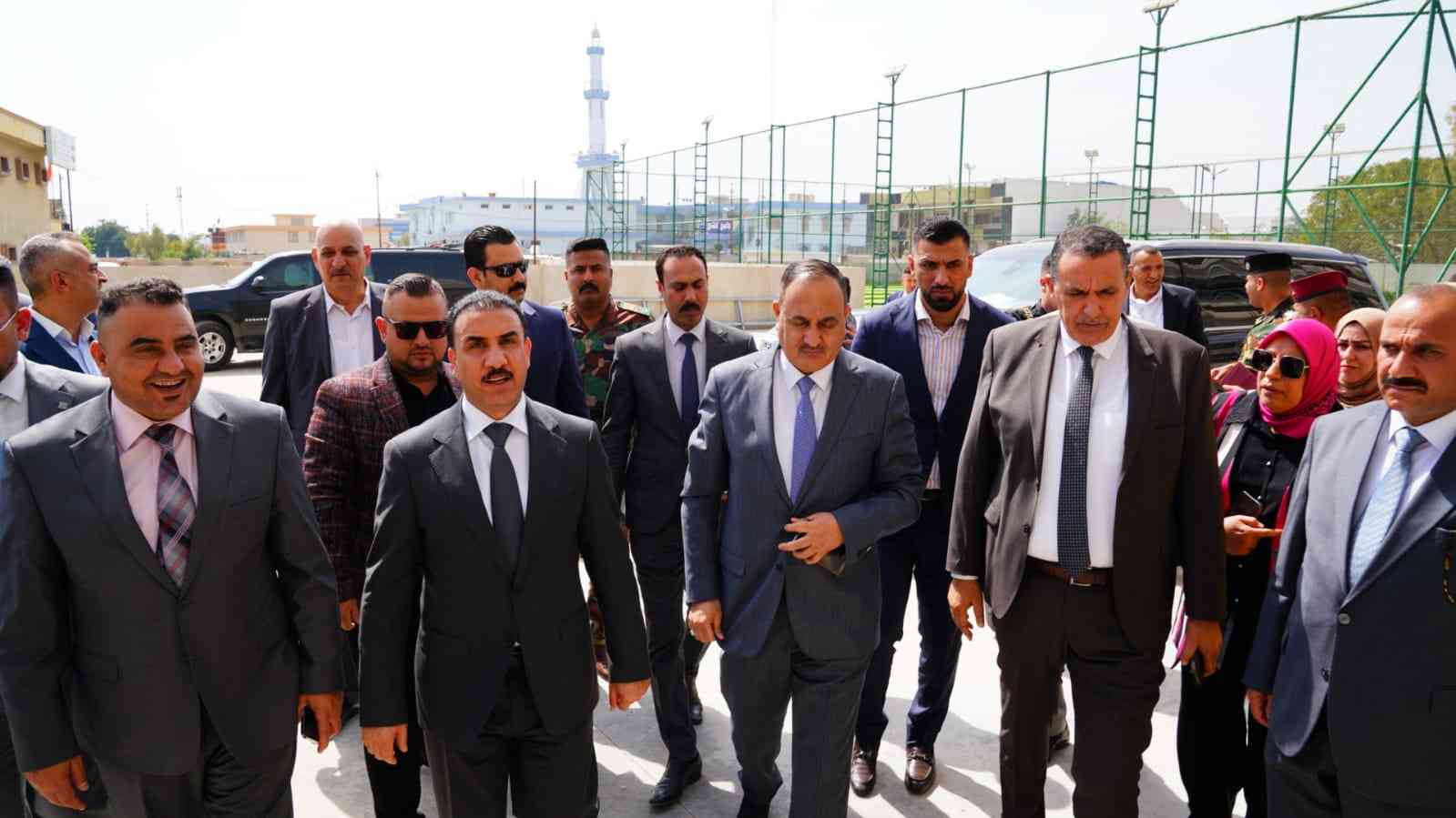 معالي وزير التربية ومحافظ كركوك ..  يطلعون ميدانيا على  اعمال انشاء مدرسة 32 صف بحي المعلمين بطريق بغداد .