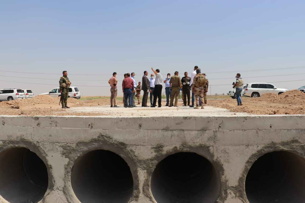 الجبوري يتابع اعمال تنفيذ مشروع الممر الثاني لطريق كركوك / الحويجة (المنزلة)