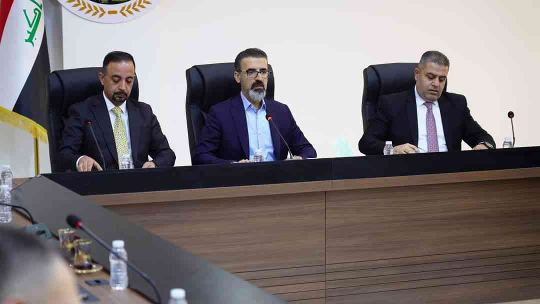 السيد محافظ كركوك ريبوار طه مصطفى   يترأس اجتماعاً لمدراء الدوائر الخدمية بحضور نائبي المحافظ والمعاونون لبحث عدد من الملفات الخدمية .