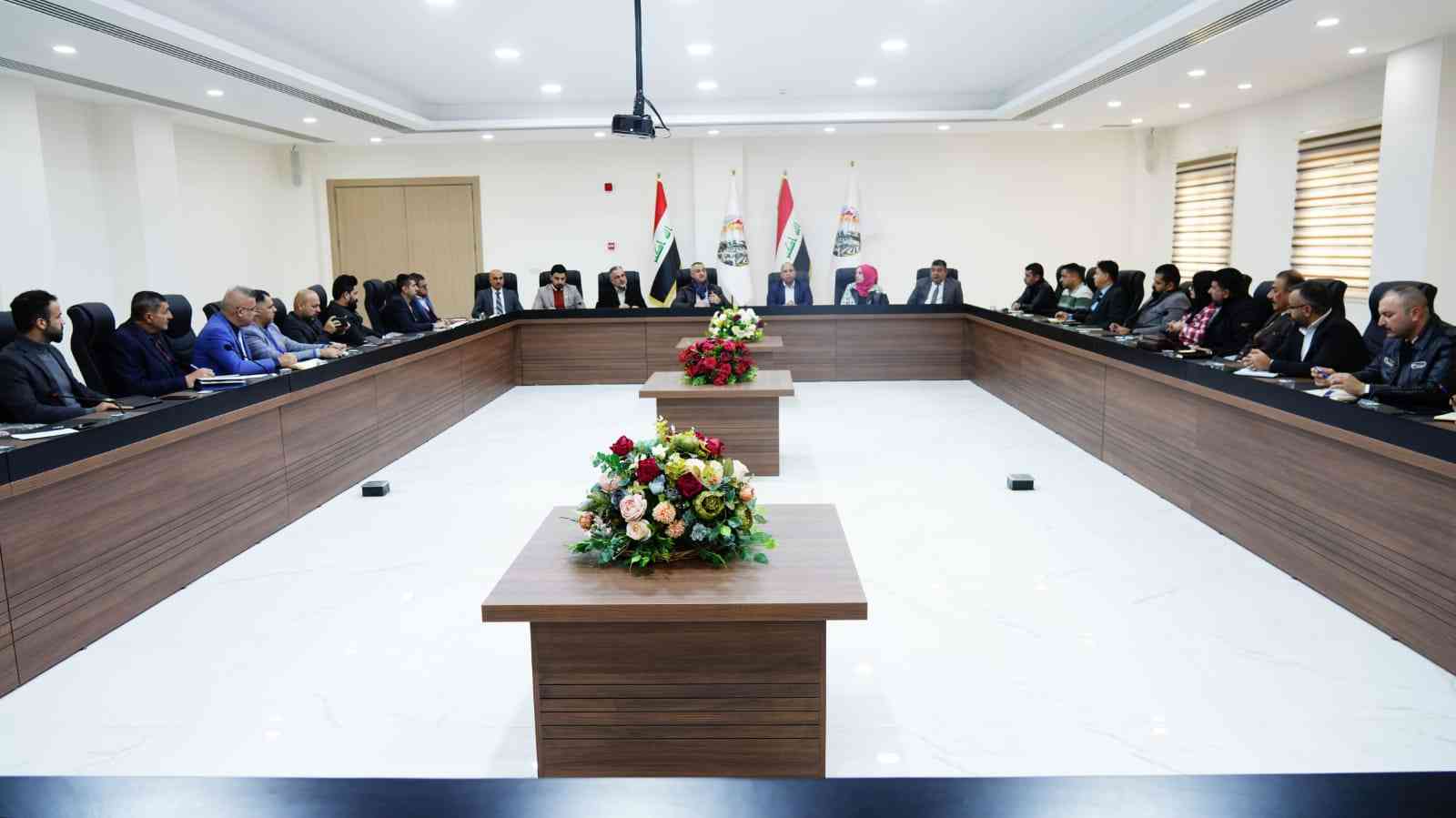 فريق الاعلام الحكومي في كركوك ..يعقد اجتماع في مبنى محافظة كركوك ..لدعم جهود توحيد الخطاب الحكومي وتنسيق العمل وتطوير  التعاون الاعلامي الحكومي في جميع دوائر ومؤسسات كركوك الحكومية .