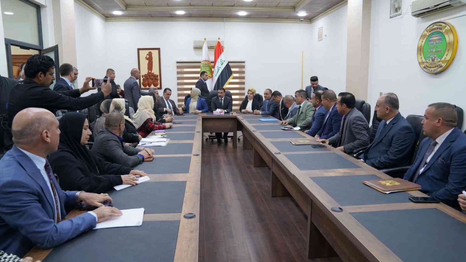 معالي وزير التربية   يجتمع  بحضور السيد  محافظ كركوك  مع كوادر المديرية العامة لتربية كركوك   .