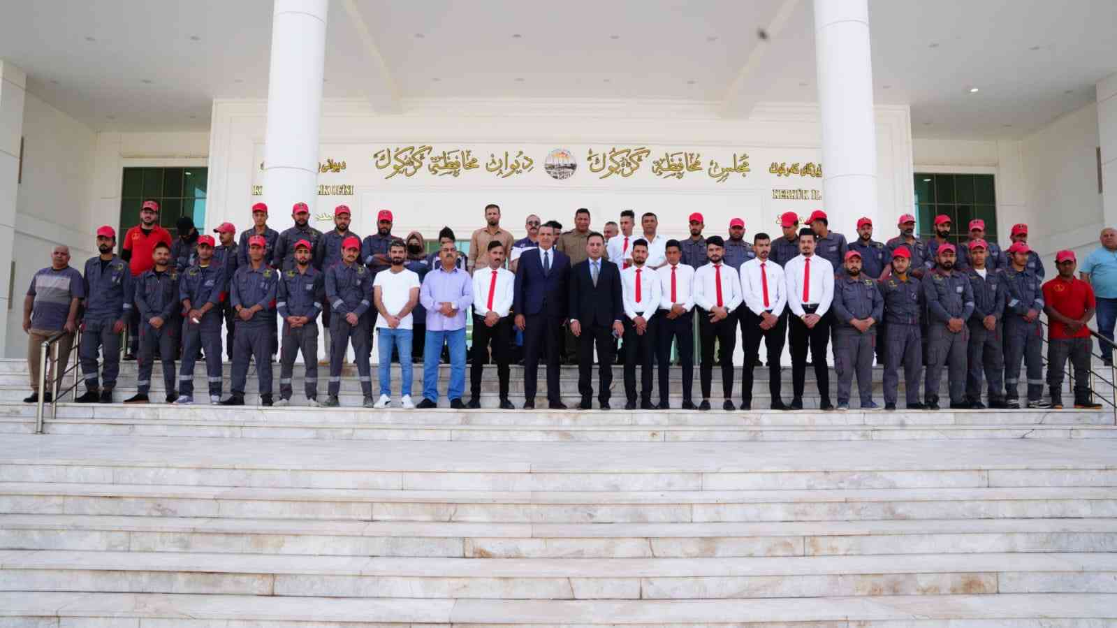 الجبوري .. يهنىء العمال بعيدهم   ويقف معهم لتحيتهم والاشادة بدورهم .