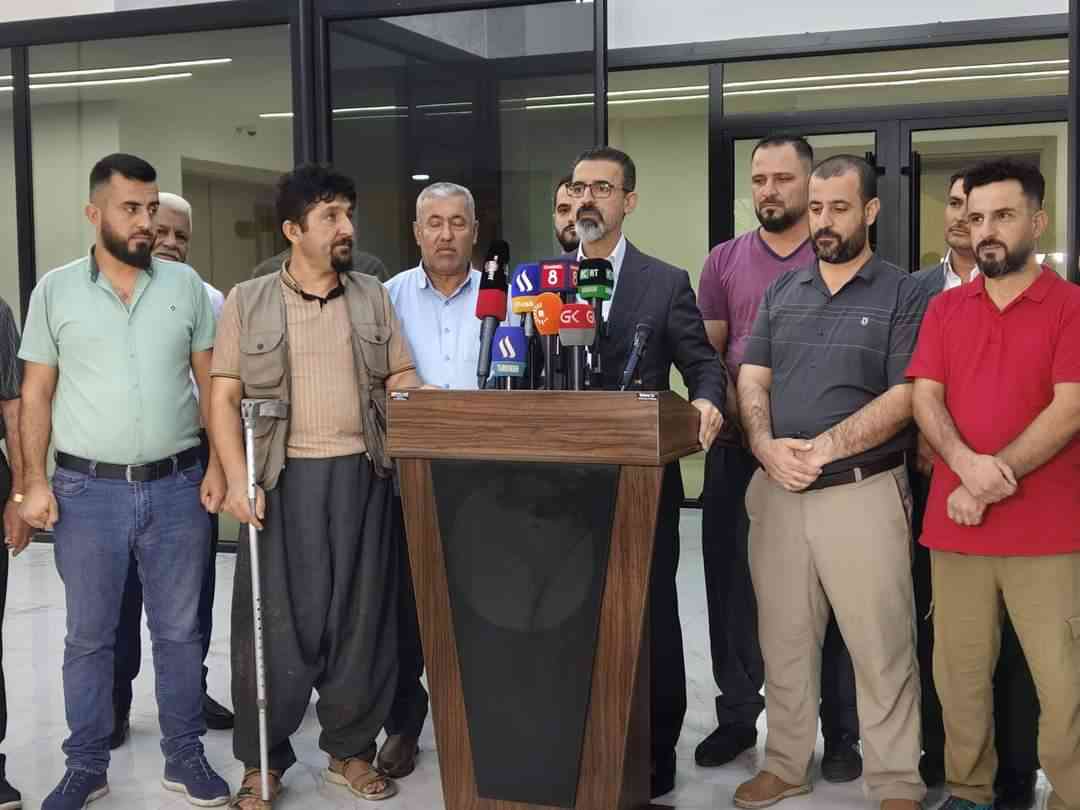 محافظ كركوك ريبوار طه ..  يلتقي عدد من اصحاب محال بيع الخضر والفواكة في كركوك .. ويوجه بالنظر في شكاواهم في علوة كركوك النموذجية .