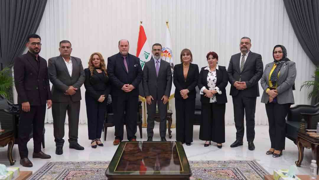 محافظ كركوك ريبوار طه مصطفى   يؤكد اهمية رسالة الفنانين في دعم التعايش والسلام .