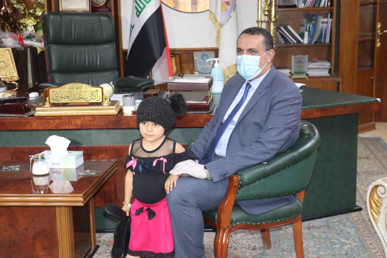  الجبوري  يقدم دعمه للطفله بنين المصابة بمرض السرطان 