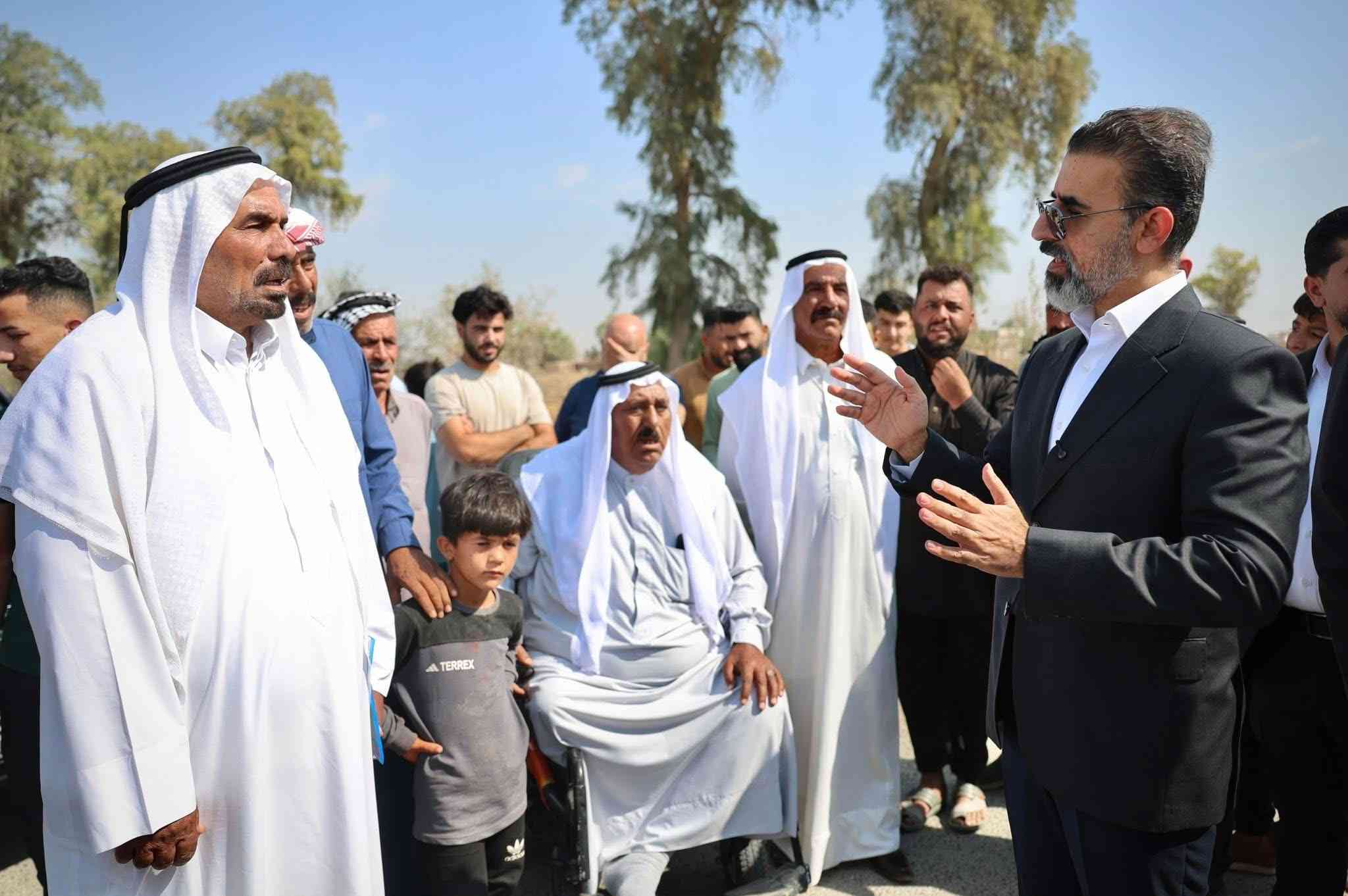 حافظ كركوك السيد ريبوار طه   يتفقد أحوال أهالي قرية كفاح 