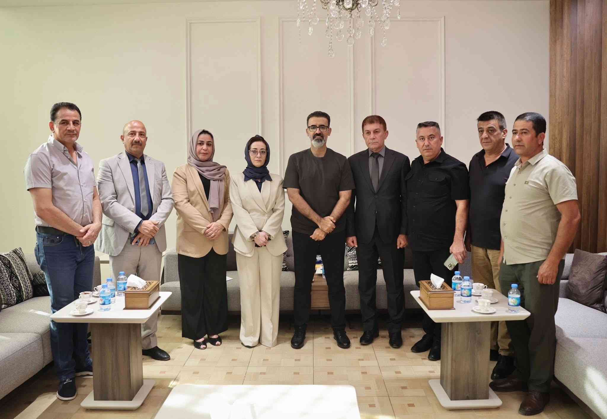 التقى السيد محافظ كركوك ريبوار طه   بالسيدة هيرو شيخ عمر مديرة مديرية كركوك لشؤون الشهداء و المؤنفلين، والوفد مرافق لها.