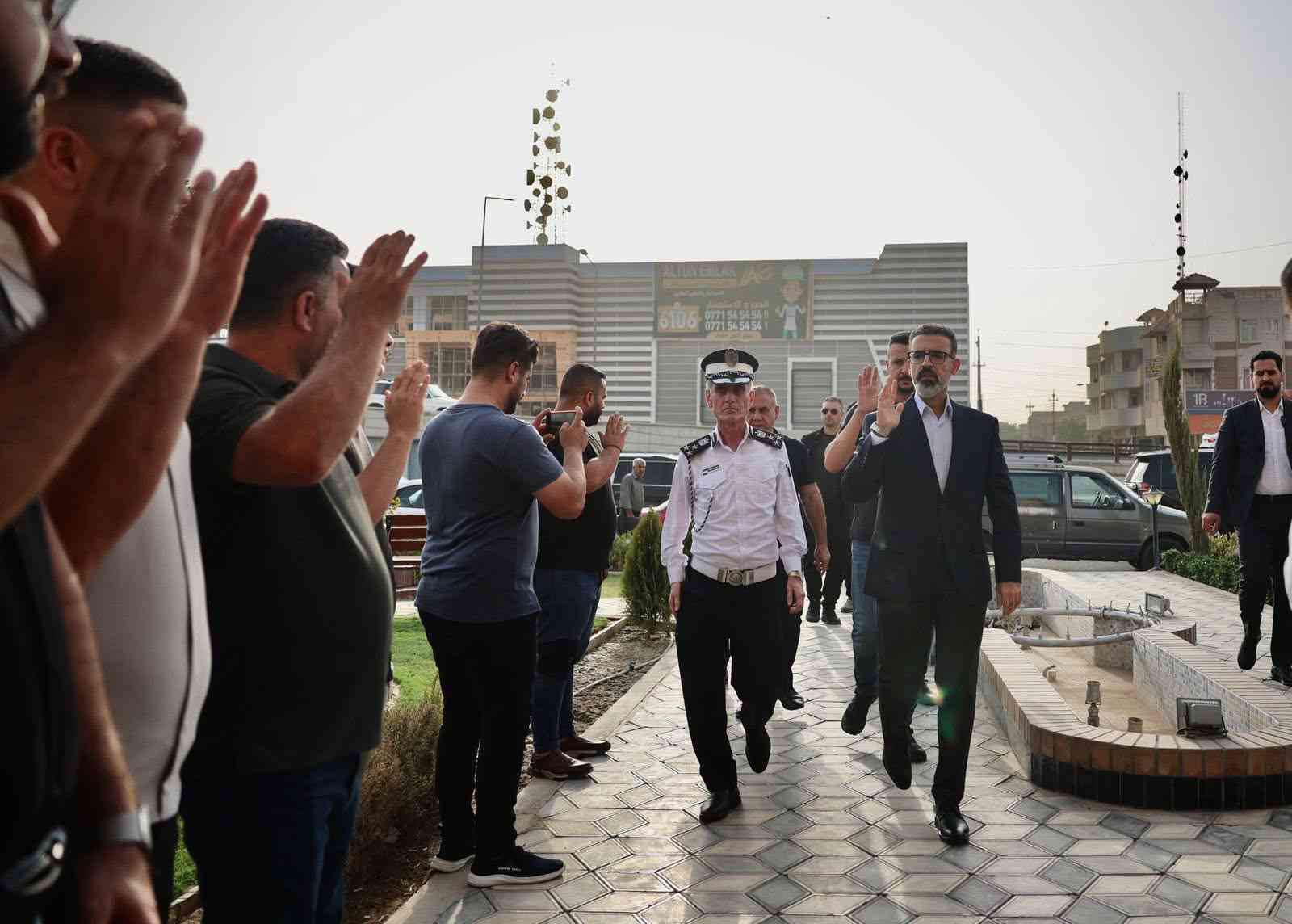 قدم السيد محافظ كركوك ريبوار طه   واجب العزاء إلى عائلة الفقيد مفوض المرور زياد شاكر بكر، الذي توفي إثر حادث مؤسف. قدم السيد محافظ كركوك ريبوار طه 