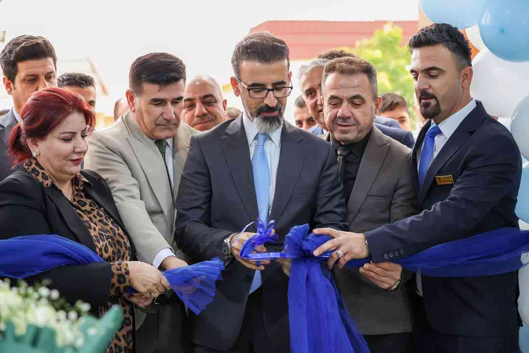 محافظ كركوك ريبوار طه مصطفى  يفتتح متوسطة جوان ستي .