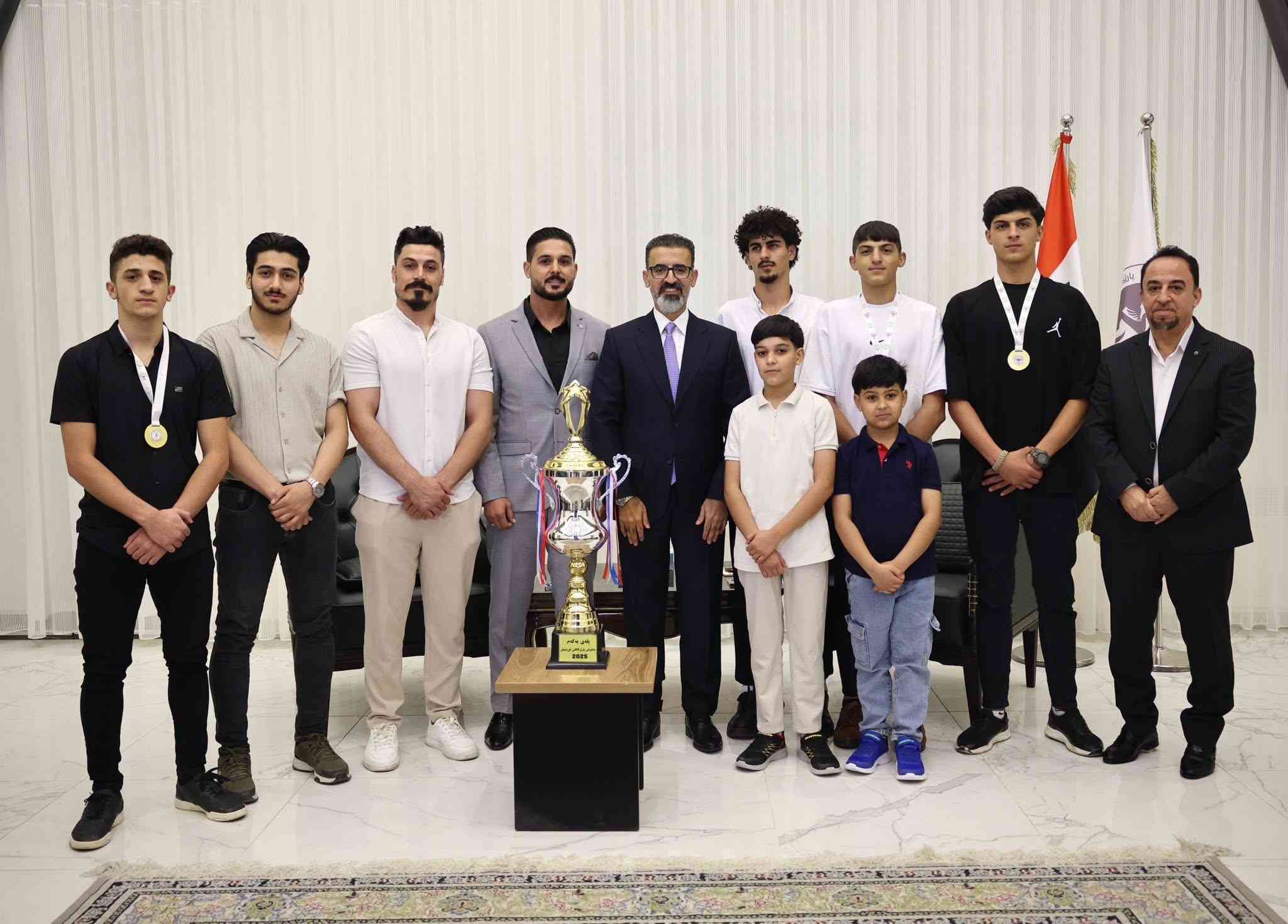 التقى محافظ كركوك ريبوار طه   بأعضاء منتخب كركوك للسباحة الذين أحرزوا المركز الأول في بطولة منتخبات كوردستان التي أقيمت في محافظة حلبجة.