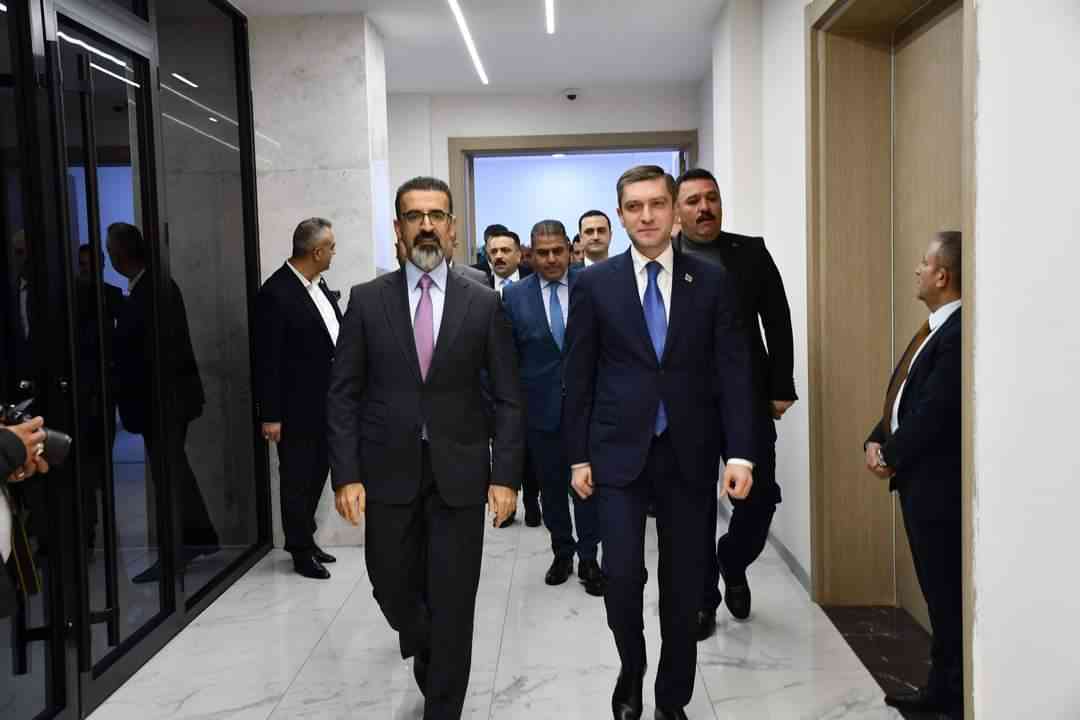 في أول زيارة لسفير بعد تشكيل الحكومة المحلية ..