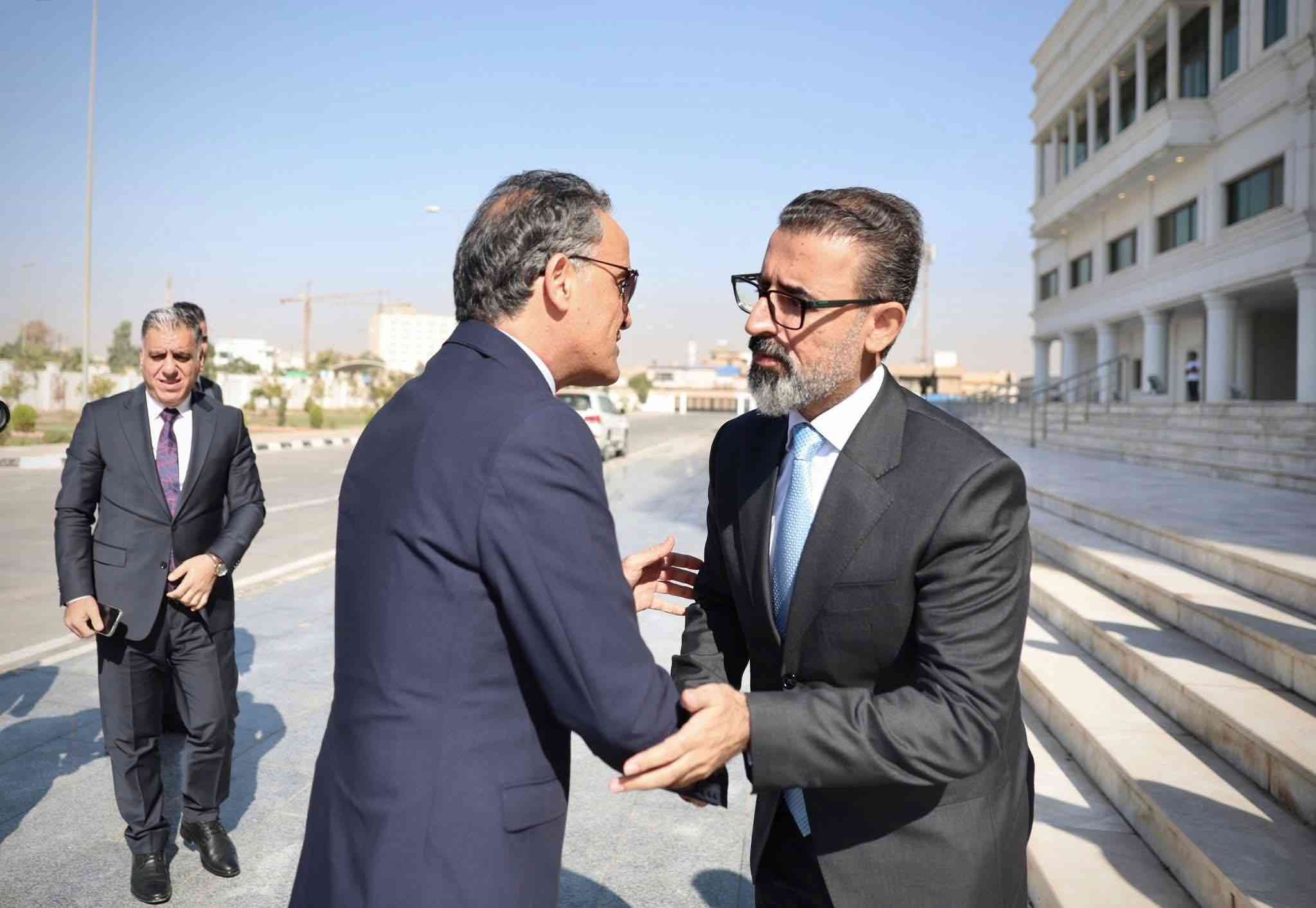 استقبل السيد ريبوار طه محافظ كركوك   الدكتور آرام محمد قادر، وزير التعليم العالي والبحث العلمي في حكومة إقليم كوردستان ووفدًا مرافقًا له.