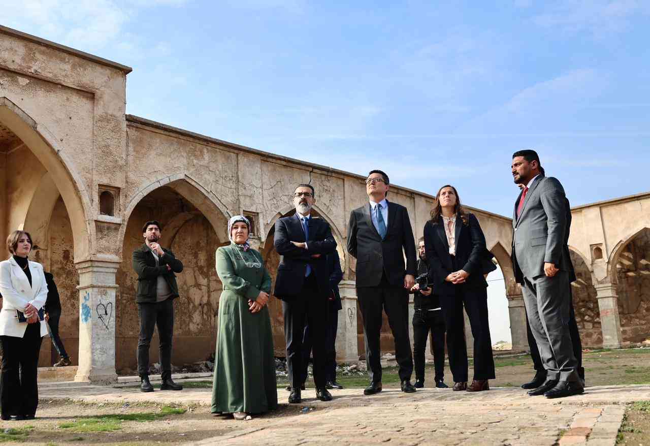 السيد محافظ كركوك تفقد قلعة كركوك التاريخية برفقة القائم بأعمال السفارة الفرنسية في العراق.