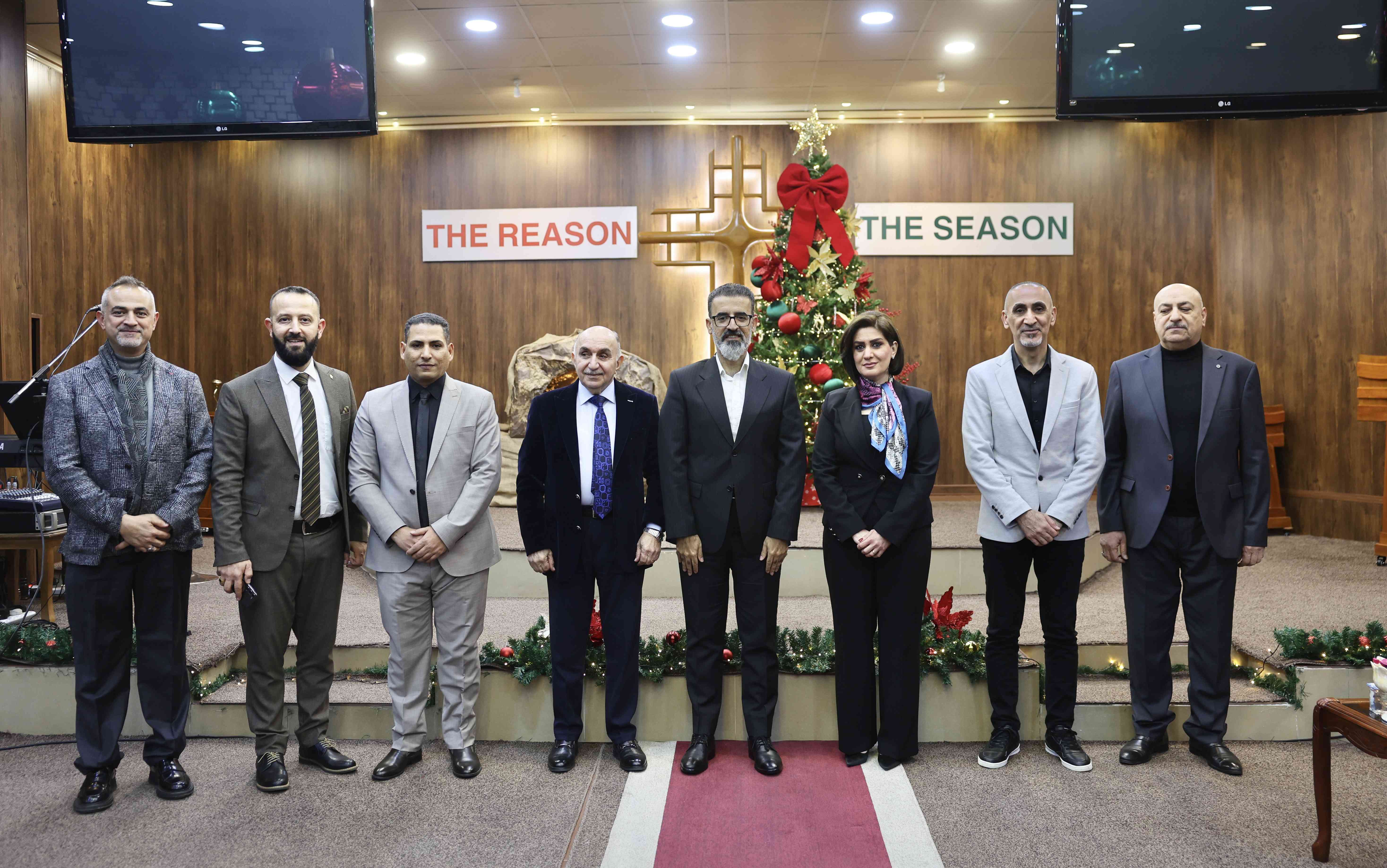 هنأ السيد محافظ كركوك ريبوار طه   القس بولص مسعود مسعود منصور بمناسبة اعياد الميلاد المجيد ورأس السنة الجديدة ،بحضور الست أنجيل زيا شيبا، أمين عام مجلس محافظة كركوك.