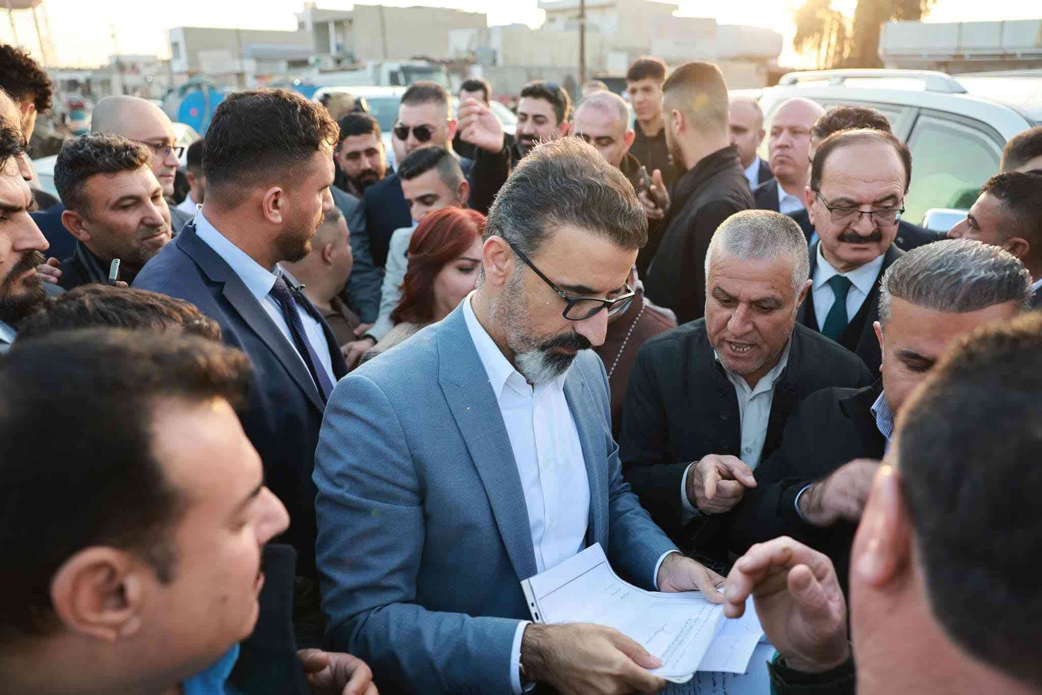 قام محافظ كركوك بجولة ميدانية تفقد خلالها أصحاب المحلات التجارية والكسبة