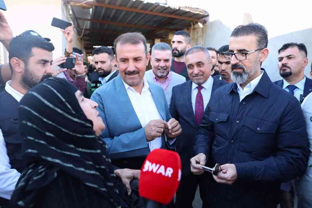 محافظ كركوك ريبوار طه مصطفى رئيس اللجنة المركزية للتعداد   يزور احد العوائل الكريمة في ناحية شوان .