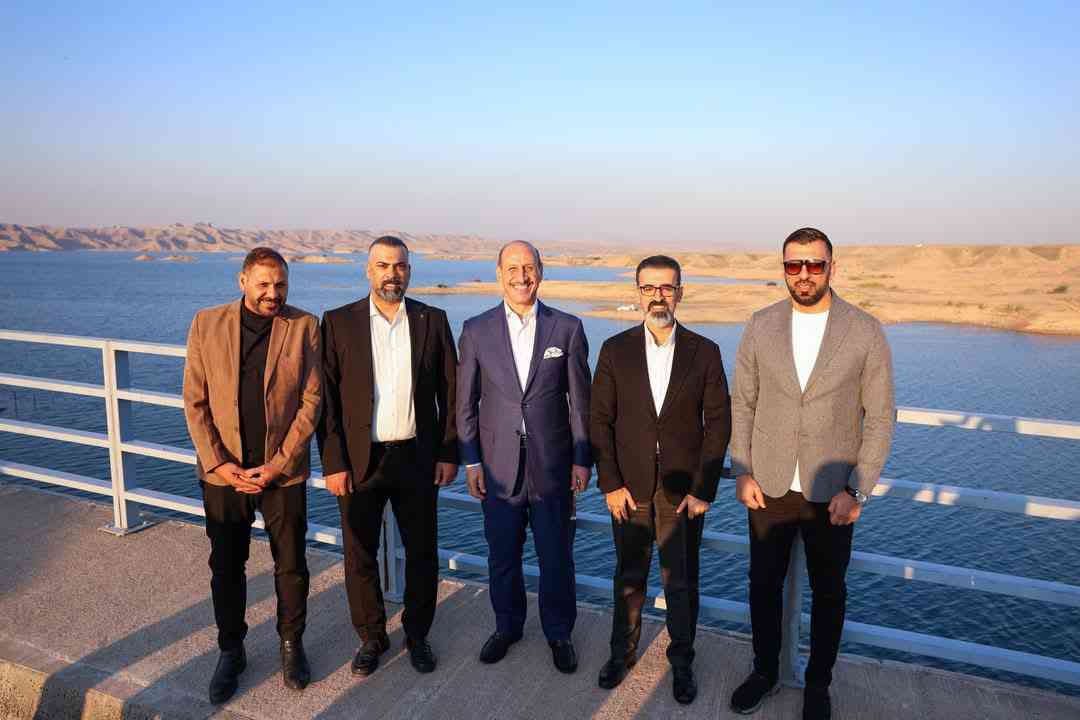 محافظ كركوك ريبوار طه مصطفى   و رئيس الاتحاد العراقي بكرة القدم عدنان درجال 