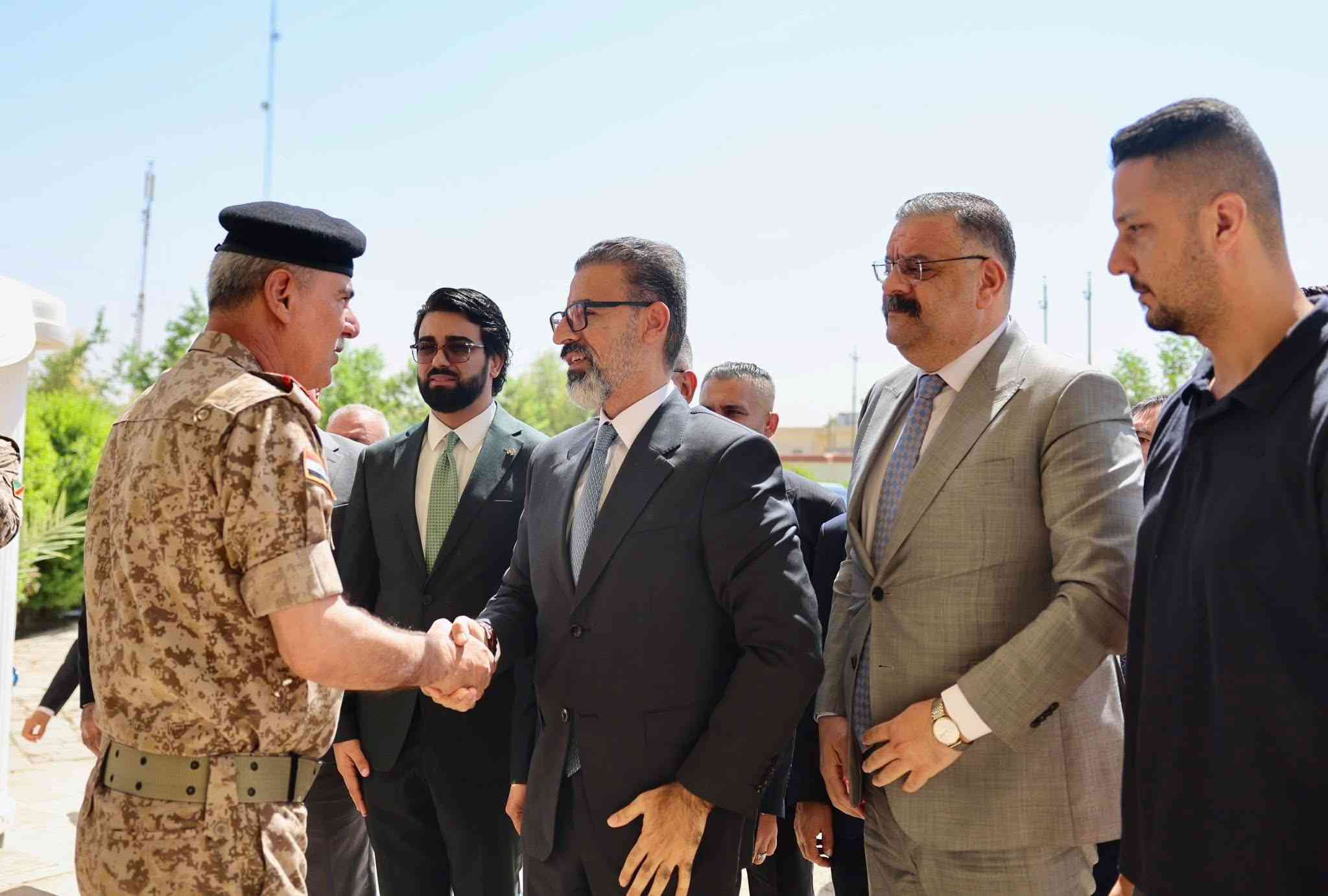 محافظ كركوك يبحث مع قائد العمليات  الأوضاع الأمنية وجهود الاستقرار وخدمة المواطنين .