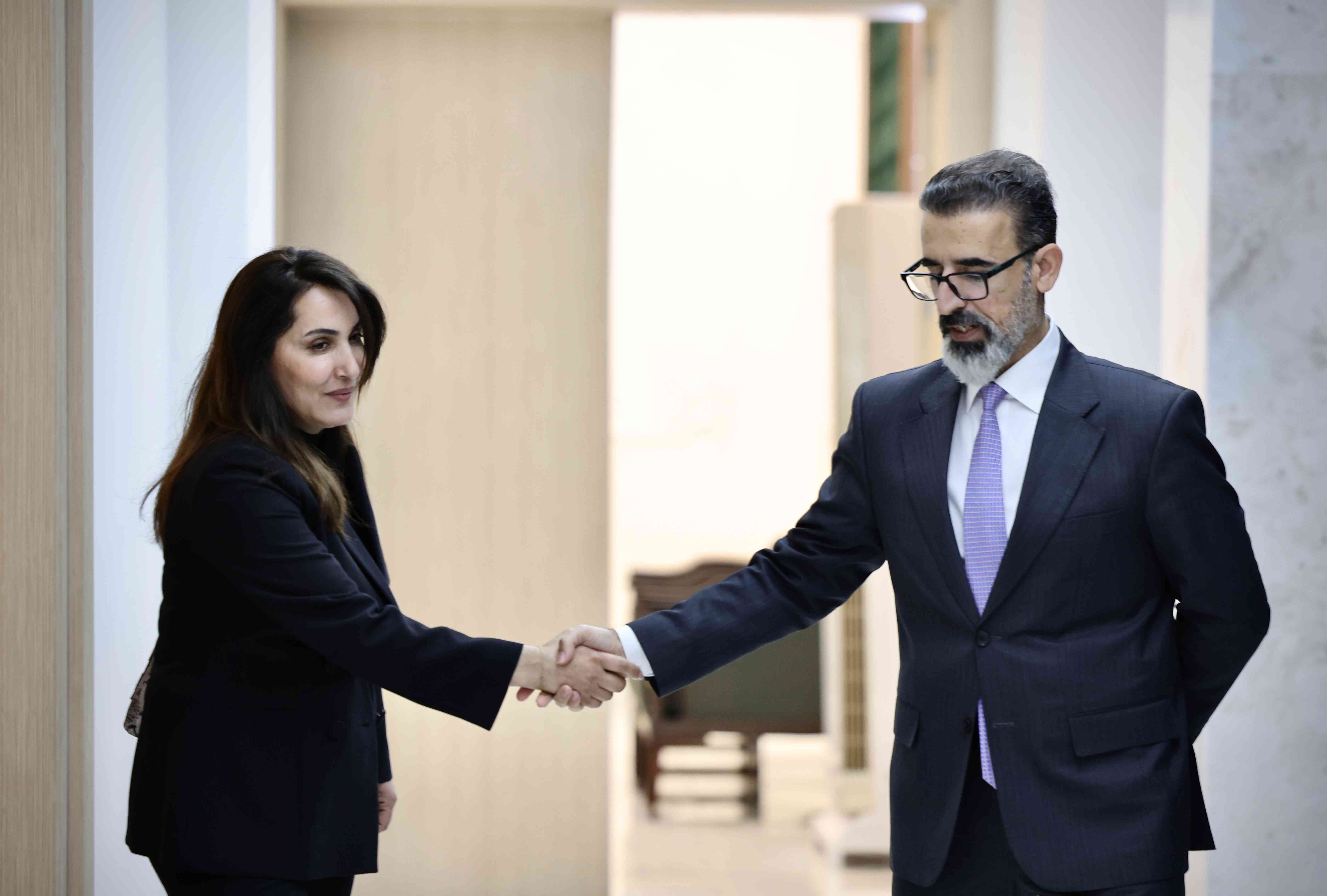 استقبل محافظ كركوك السيد ريبوار طه   السيدة آرزو محمود عضو مجلس النواب السابق.