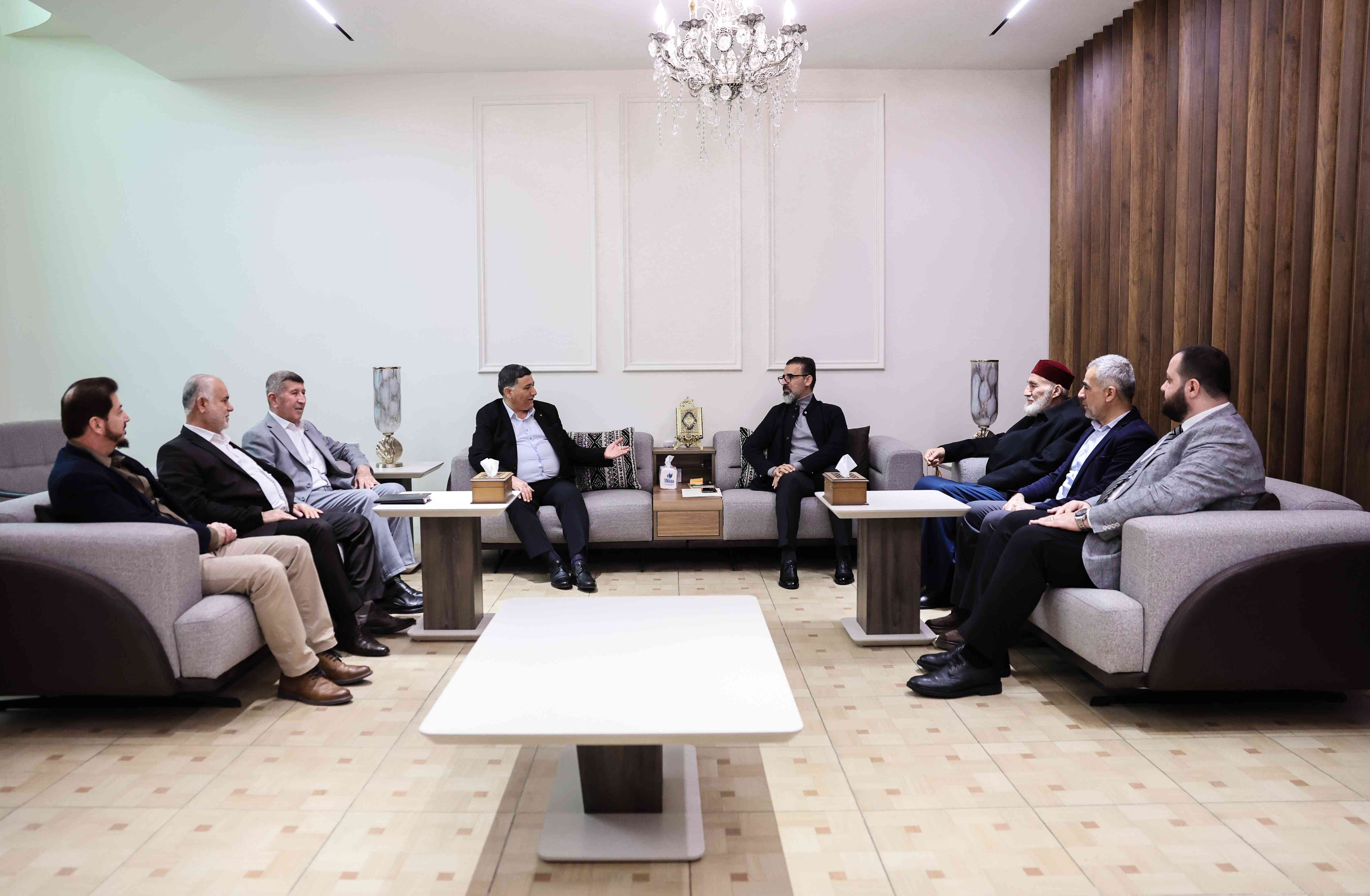 التقى السيد محافظ كركوك ريبوار طه   السيد خالد مولود رئيس فرع الحزب الاسلامي العراقي في كركوك والوفد المرافق له.