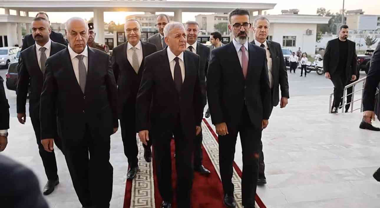 وصل فخامة رئيس الجمهورية الدكتور عبد اللطيف جمال رشيد إلى مبنى محافظة كركوك 