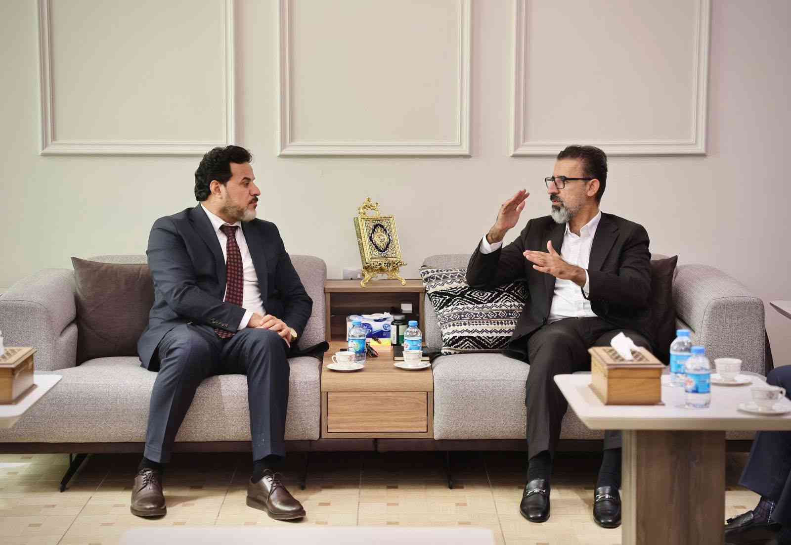 استقبل السيد محافظ كركوك ريبوار طه   وفد من وزارة النفط برئاسة السيد عواد العوادي وعدد من المختصين وبحضور مدير فرع كركوك لشركة توزيع المنتوجات النفطية المهندس علي محمد ربيع