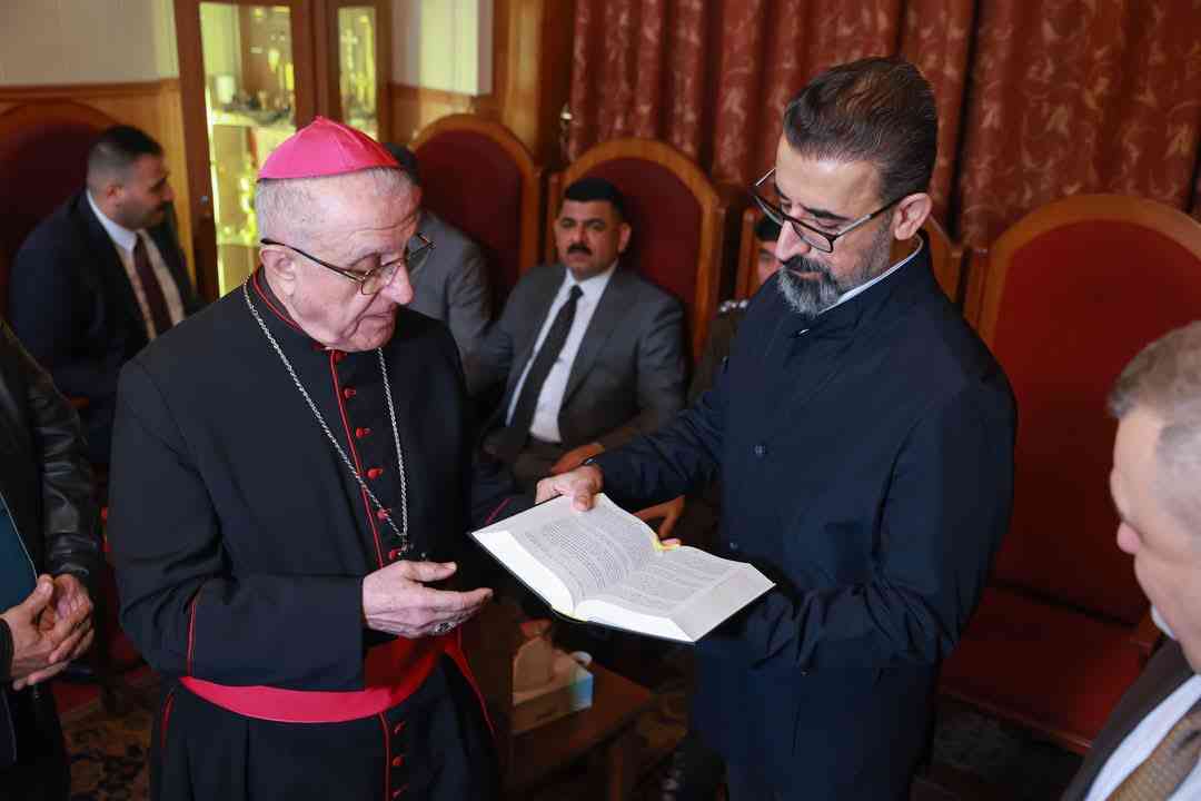 محافظ كركوك ريبوار طه مصطفى   يقدم التهنئة إلى المطران الدكتور يوسف توما رئيس أساقفة كركوك والسليمانية