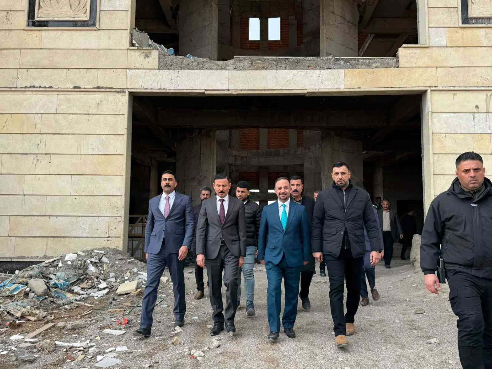 النائب الفني الدكتور إبراهيم تميم يزور مشروع انشاء مبنى قائمقامية الحويجة.